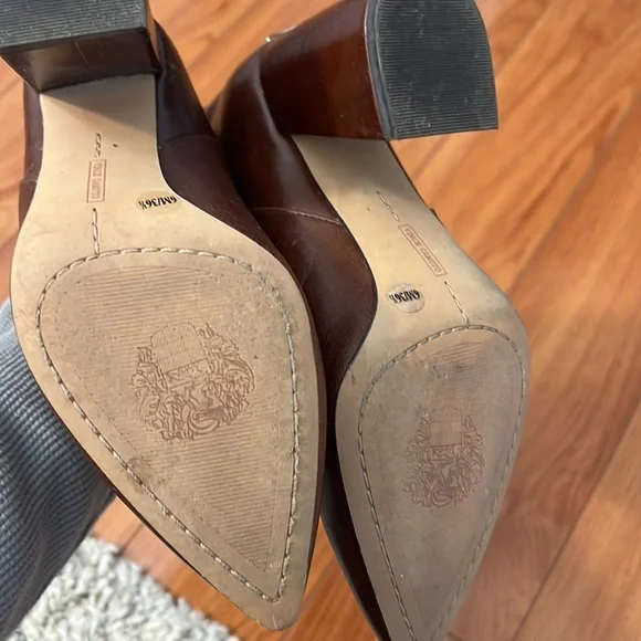 Vince Camuto Benedie Pointed Toe Ankle Boots size 6.5 - Picture 6 of 7